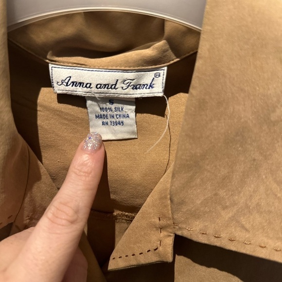 Vintage Anna and Frank 100% Silk Blouse Button Up SZ Small Tan With pockets - Picture 7 of 8